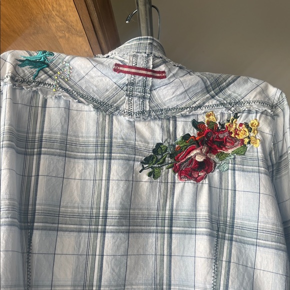 Embroidered button down🦋❤️ - Picture 10 of 13